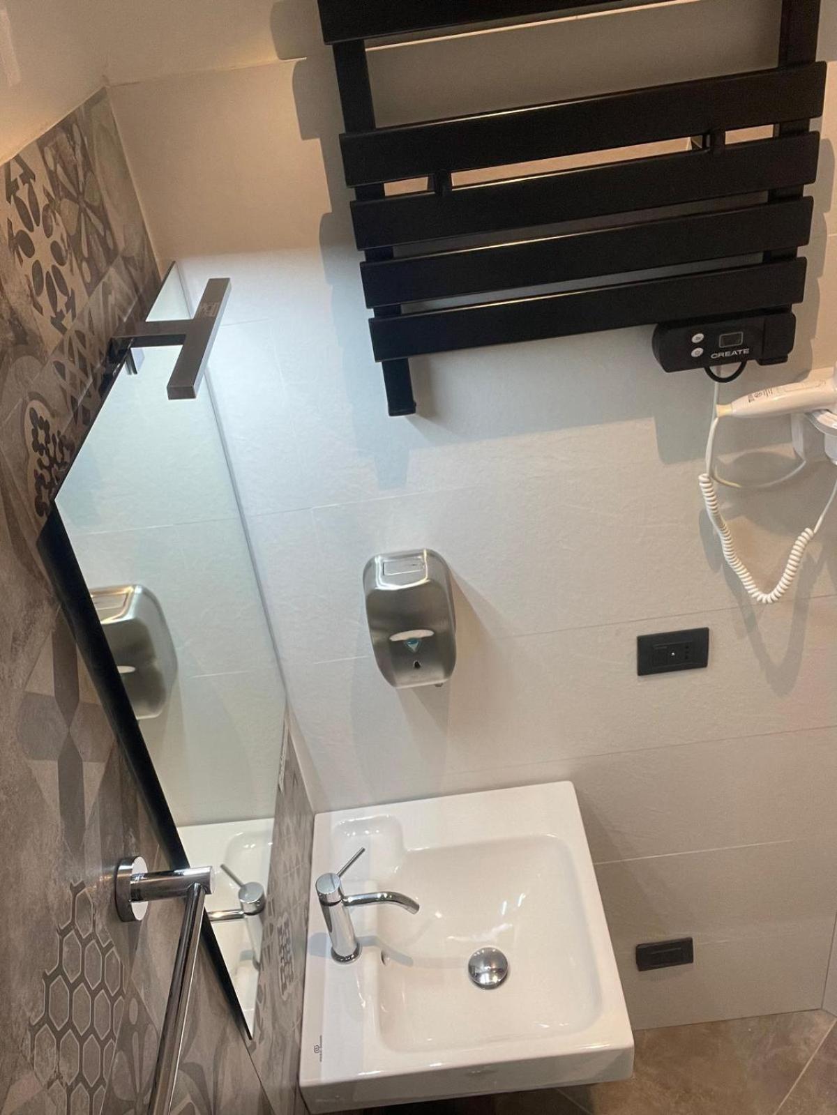 Drooms 4,0 Domotic Smart Self 24H,7 Vicino Treni Porta Susa E Centro Storico 都灵 外观 照片